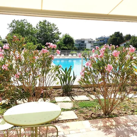 Les De Robinson: Riverside With Pool In Apartment Mandelieu-la-Napoule